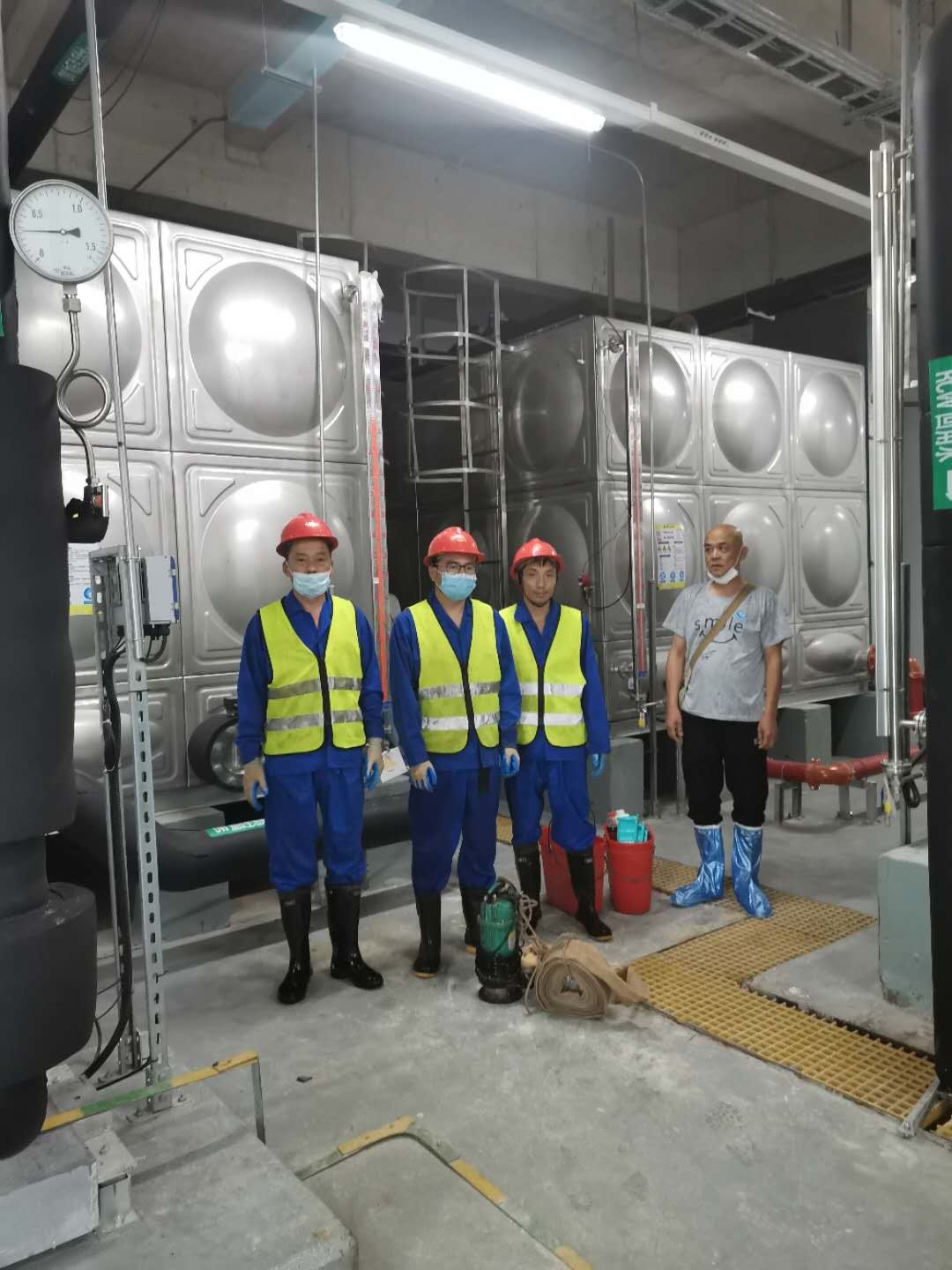 夏季來臨，水箱清洗正當(dāng)時(shí)。預(yù)約火爆進(jìn)行中......