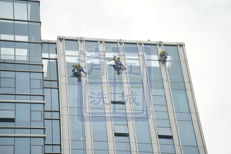百步亭大廈外墻清洗—江城清洗